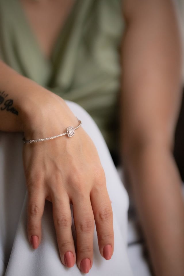 BAGET TAŞLI ALTIN KELEPÇE BİLEZİK