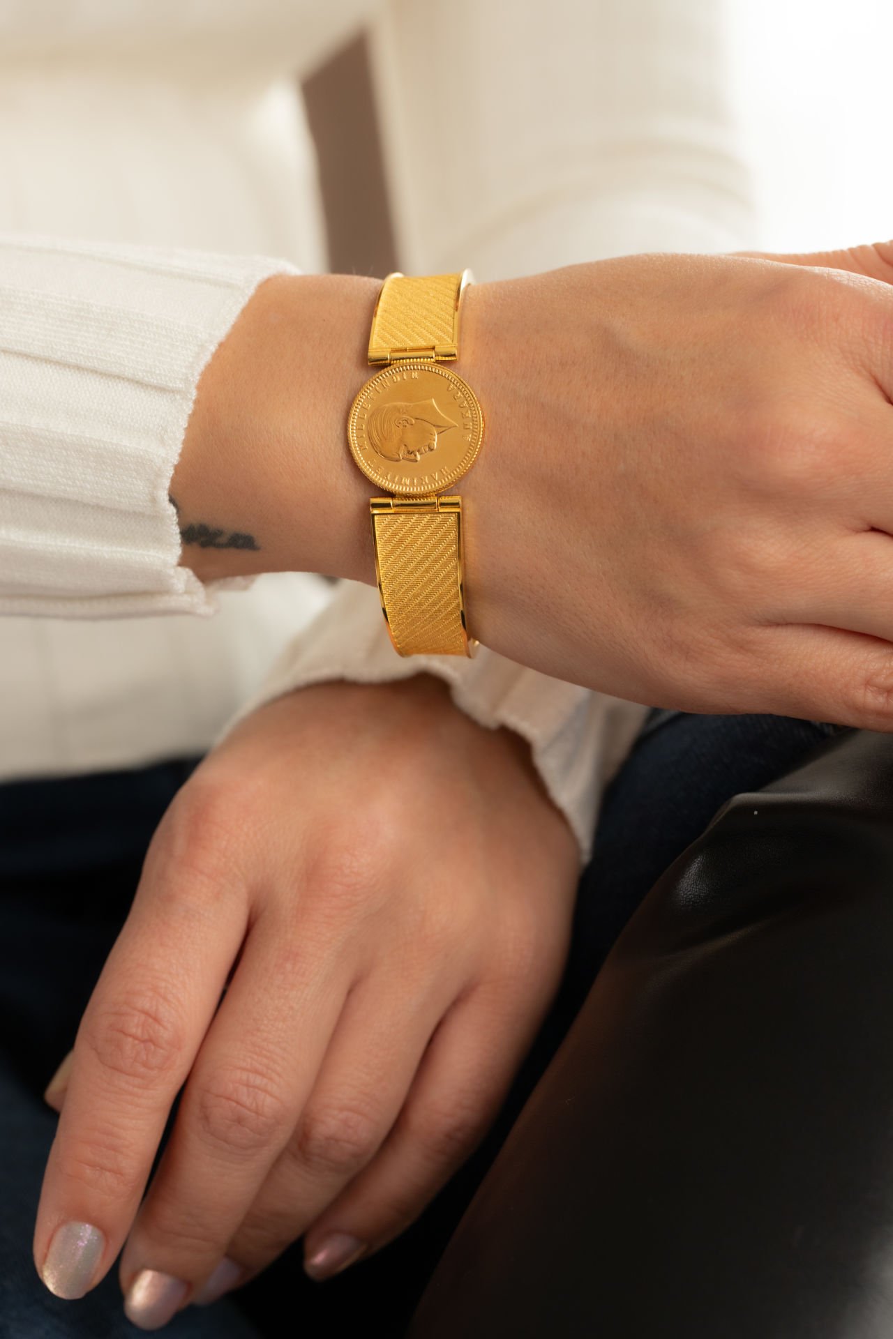 ZİYNET ALTINLI  BİLEKLİK