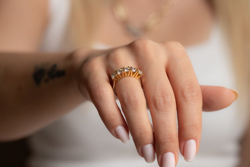 ALTIN BEŞTAŞ YÜZÜK