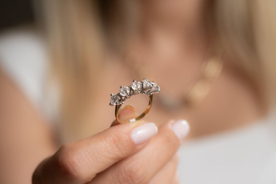 ALTIN BEŞTAŞ YÜZÜK