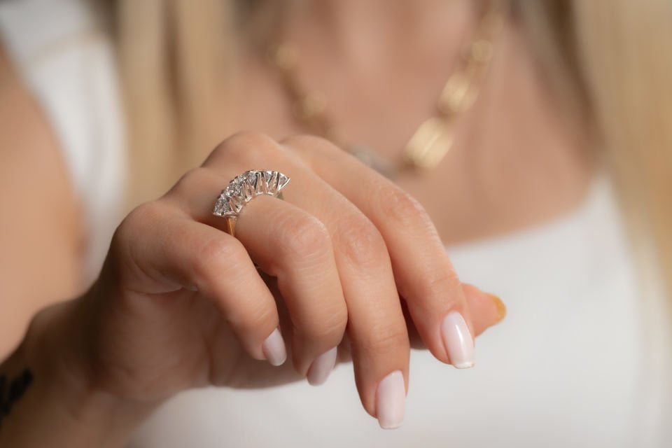 ALTIN BEŞTAŞ YÜZÜK