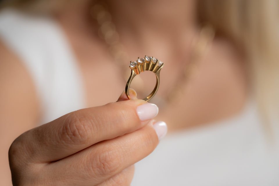 ALTIN BEŞTAŞ YÜZÜK