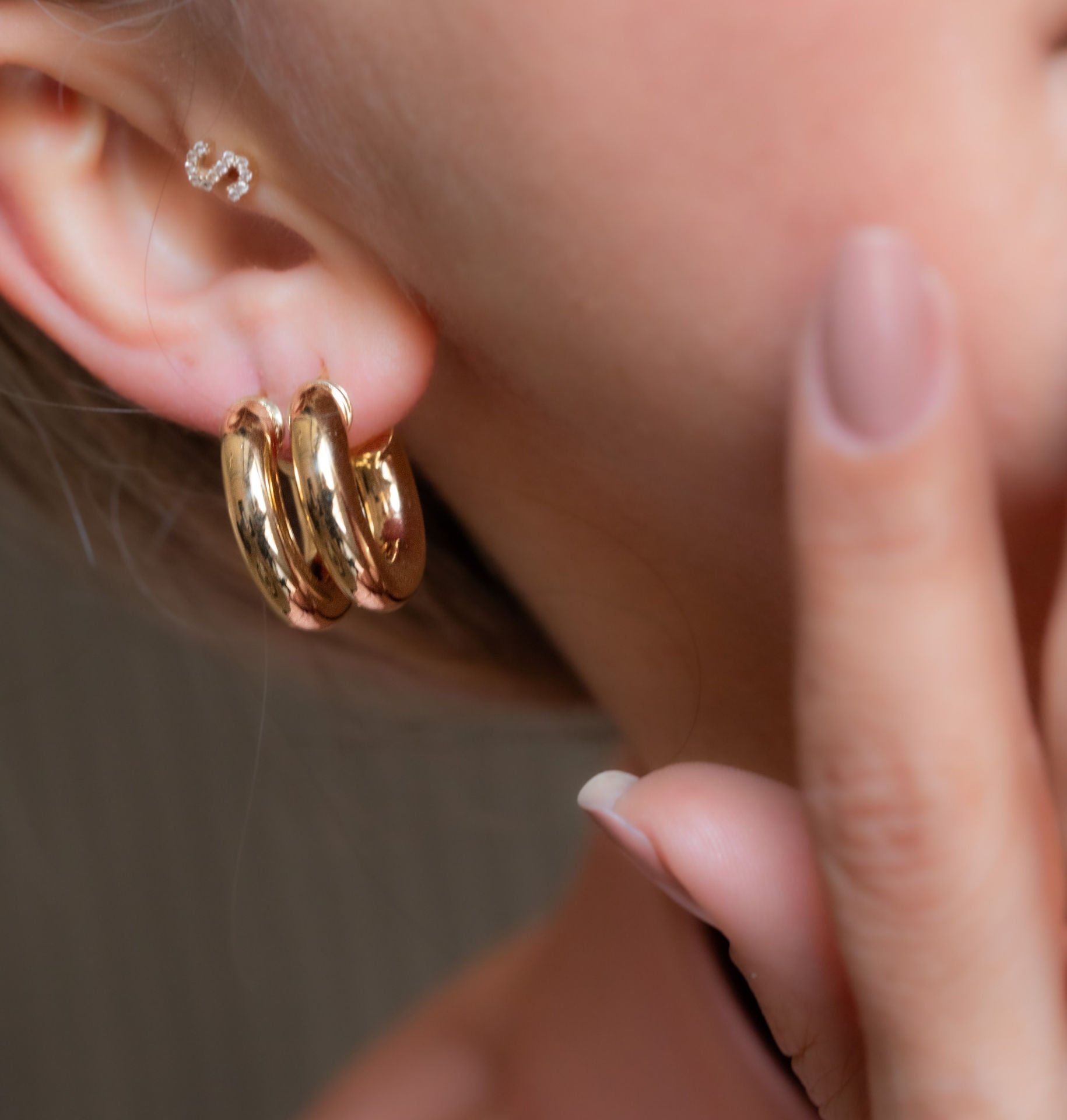 İKONİK HALKA ALTIN KÜPE