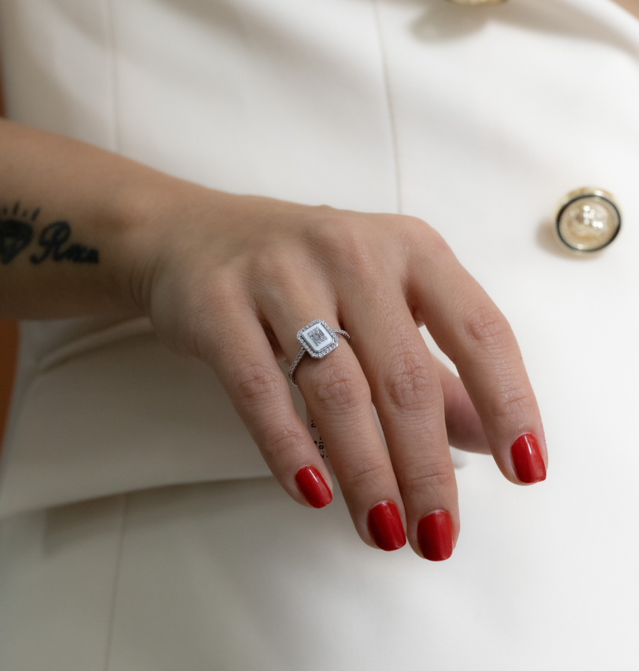 0.29 KARAT TASARIM PIRLANTA YÜZÜK