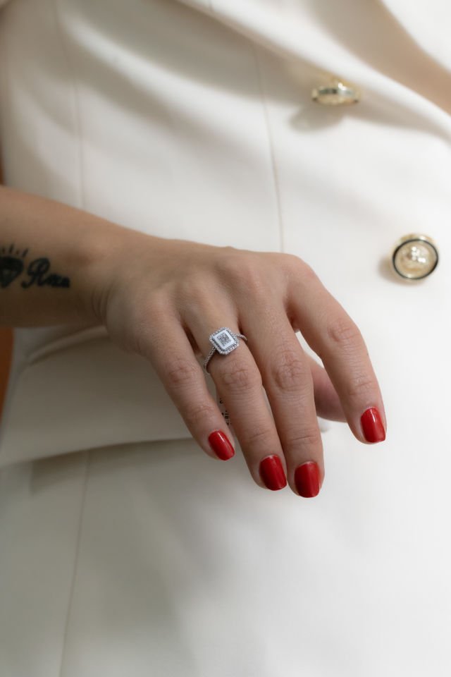 0.29 KARAT TASARIM PIRLANTA YÜZÜK