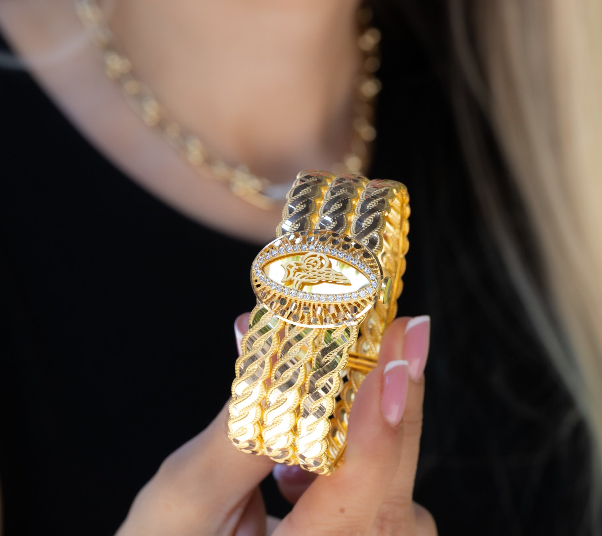 TUĞRALI ALTIN KELEPÇE