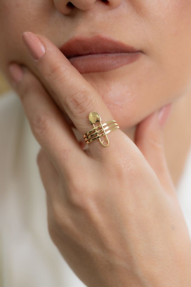 ÇENGELLİ İĞNE ALTIN YÜZÜK