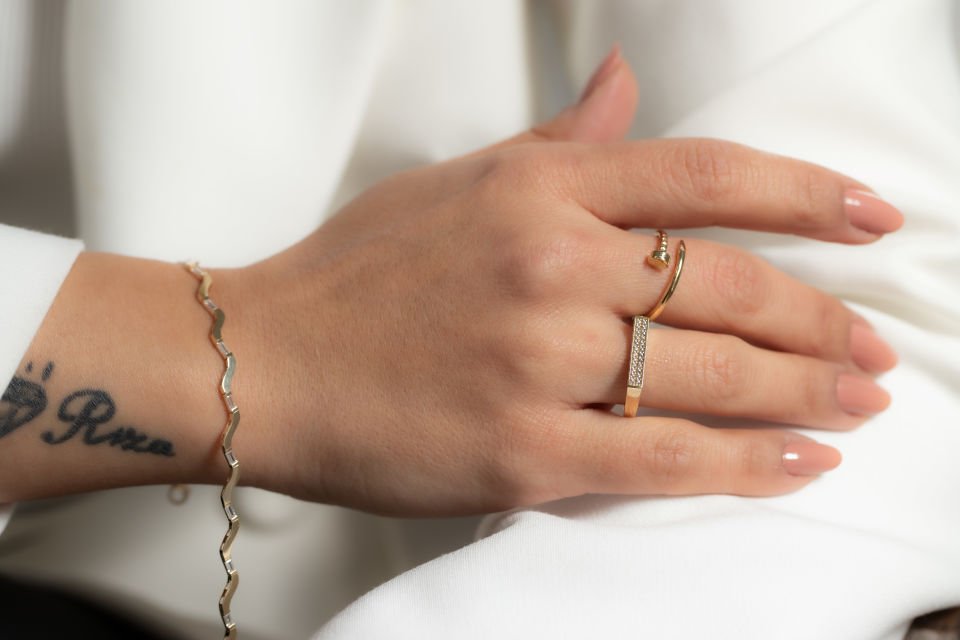 KIVRIMLI ALTIN BİLEKLİK