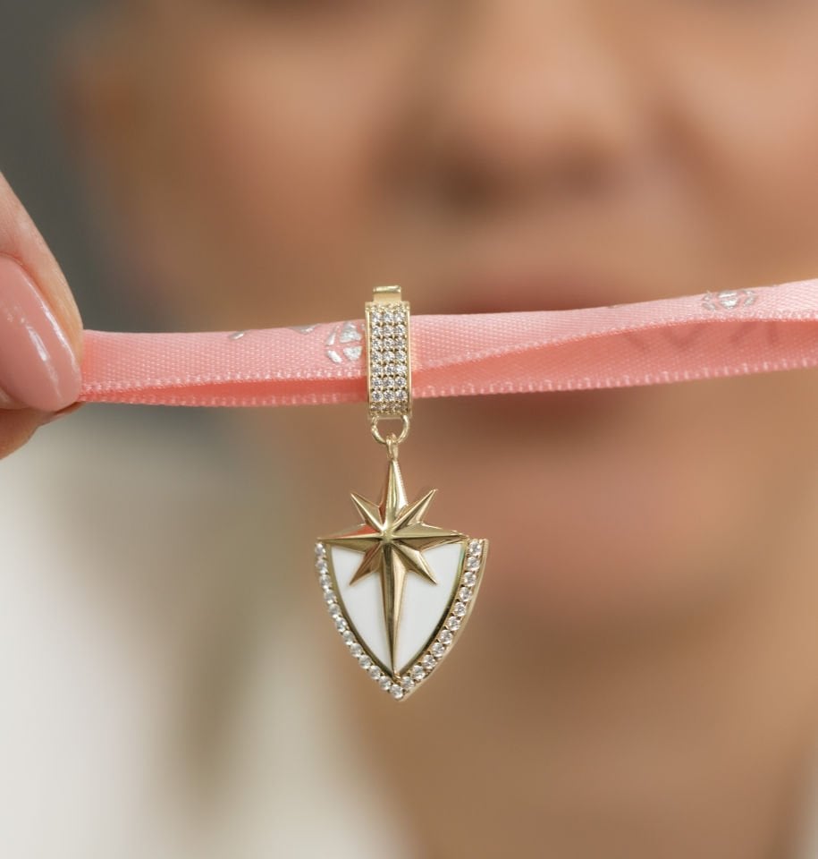 BEYAZ MİNE KALKAN ALTIN KOLYE UCU