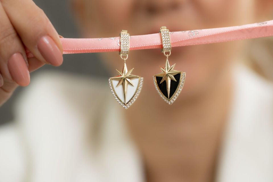 BEYAZ MİNE KALKAN ALTIN KOLYE UCU