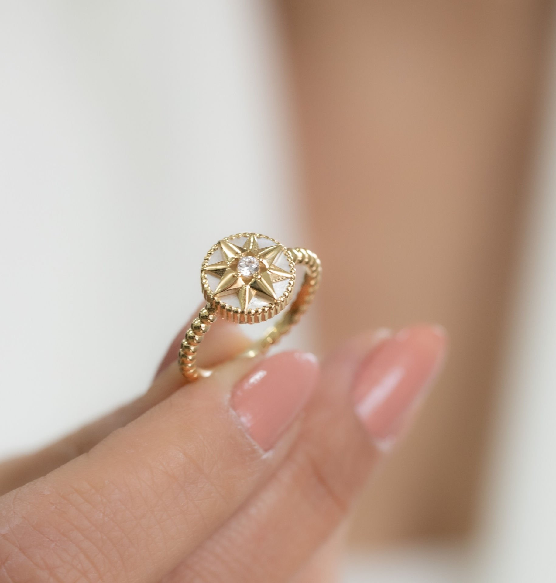 TAŞLI GÜNEŞ ALTIN YÜZÜK