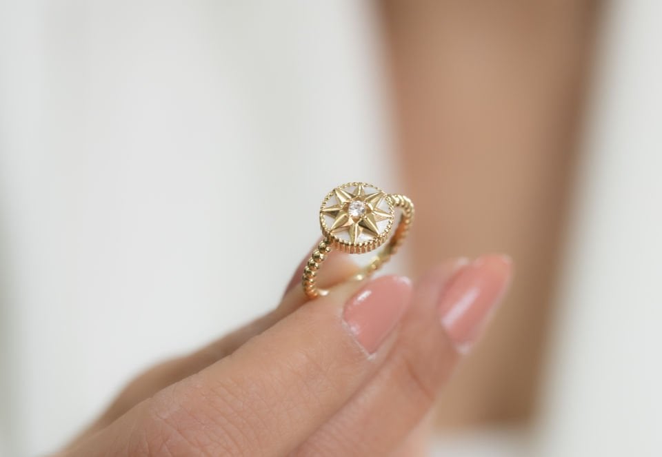 TAŞLI GÜNEŞ ALTIN YÜZÜK