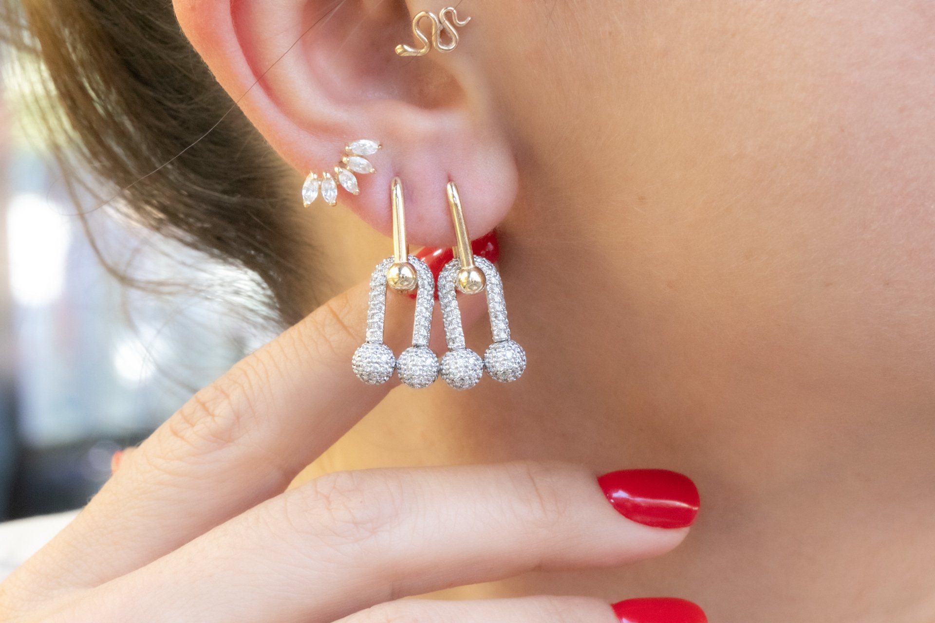 TAŞLI SALLANAN ALTIN KÜPE